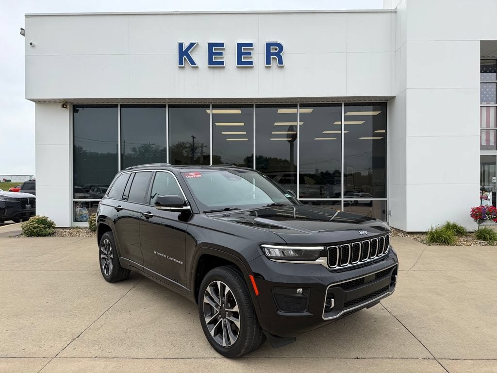 2023 Jeep Grand Cherokee Overland in Diamond Black — front three-quarter view