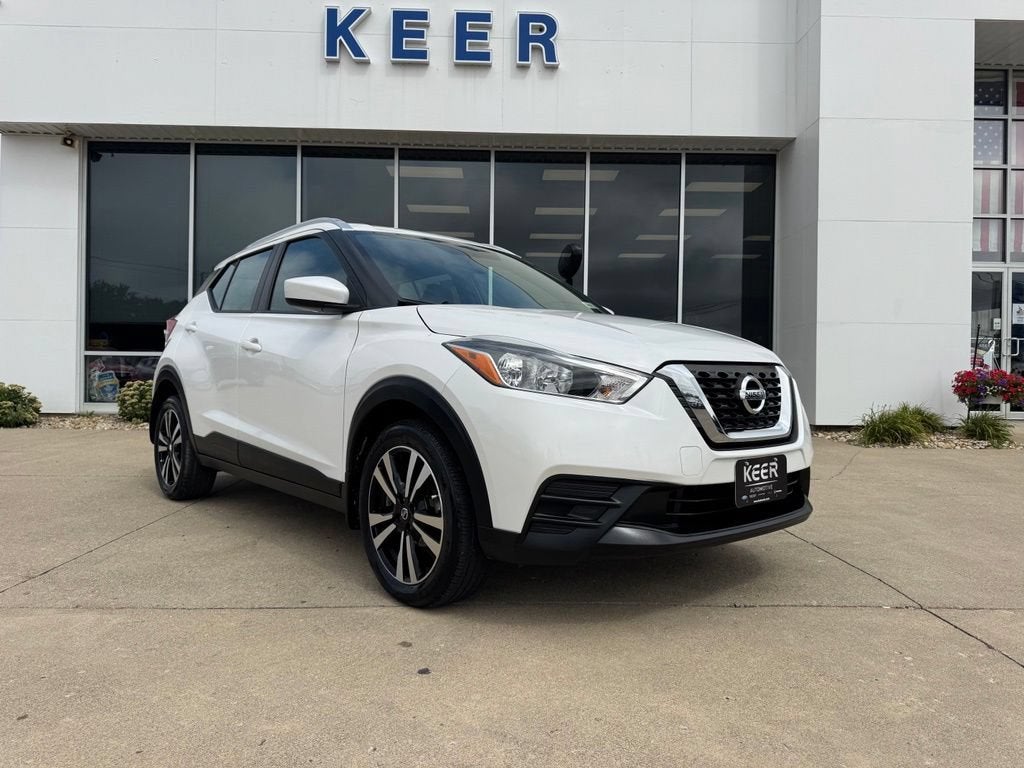 2019 Nissan Kicks SV in Aspen White — front three-quarter view